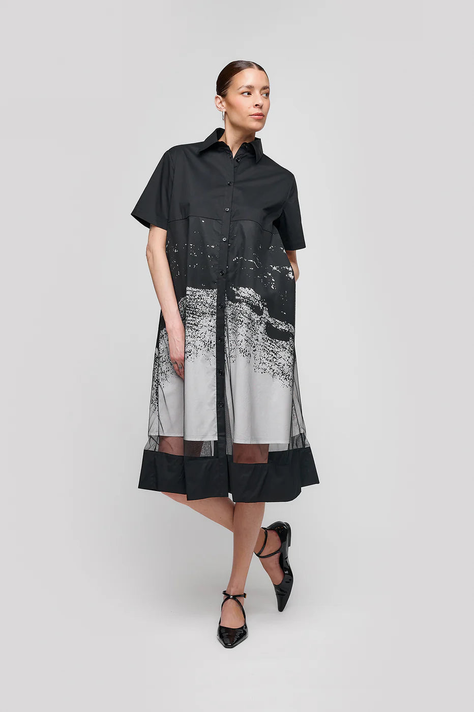 SHORT SLEEVE SHIRT DRESS WITH TROMPE L'OEIL PRINT DRESS -BLACK
CS25-005 UCHUU