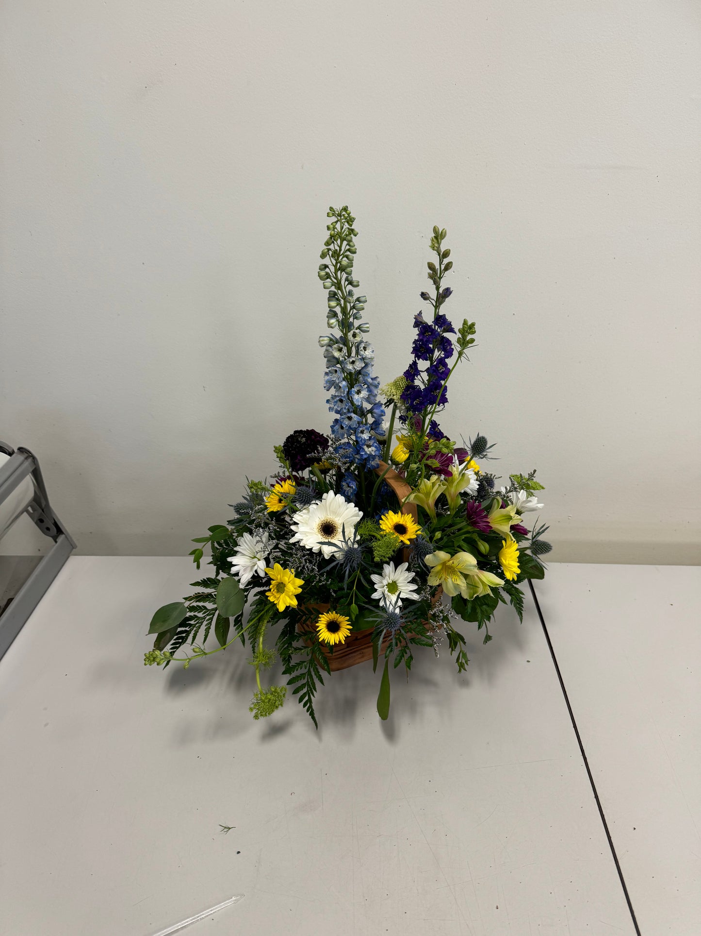 Natural Daisies Basket