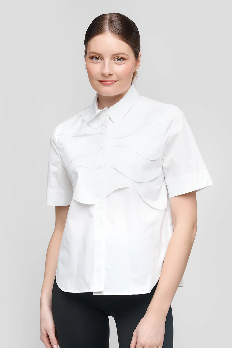 SHORT-SLEEVED SHIRT WITH WAVY RUFFLES CS25-602 UCHUU