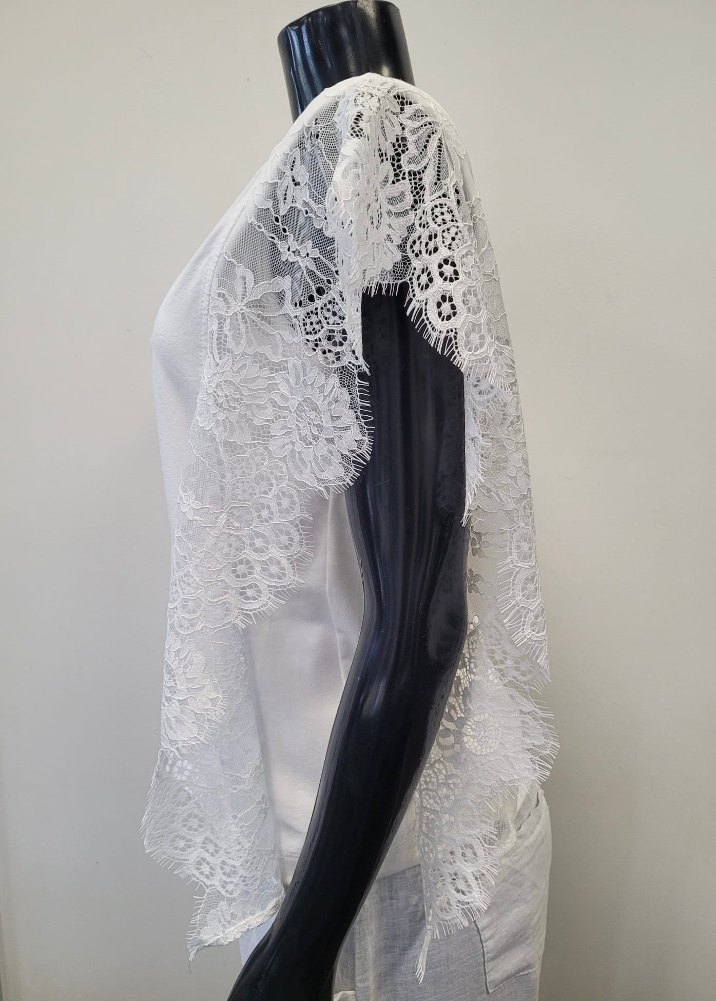 Laced Top 8638-Bali Corp