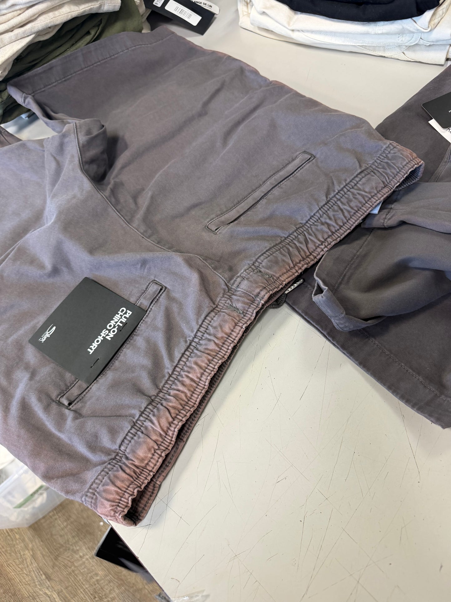PULL-ON CHINO SHORT DARK GREY Silver Jeans Co. Style M52155CBT639