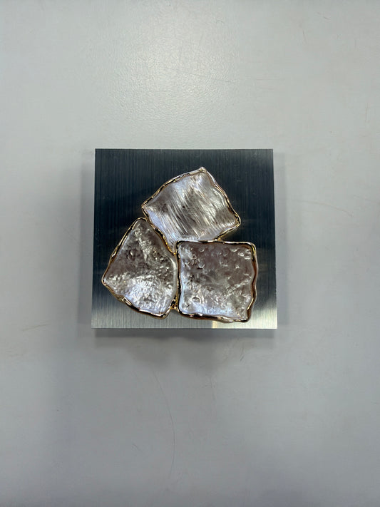 The Elise accessories Denise 26 brooch features three irregular, textured, pearlescent squares with gold edges, mounted on a square brushed metal plate.
