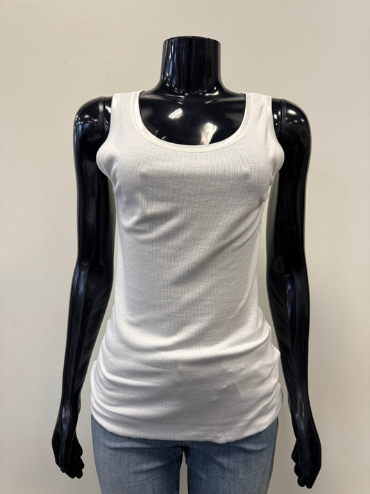 A black mannequin wears the SC-RYAN 1 TOP OFF WHITE by SoyaConcept, a classic fit ribbed tank, paired with light blue jeans against a plain light background.