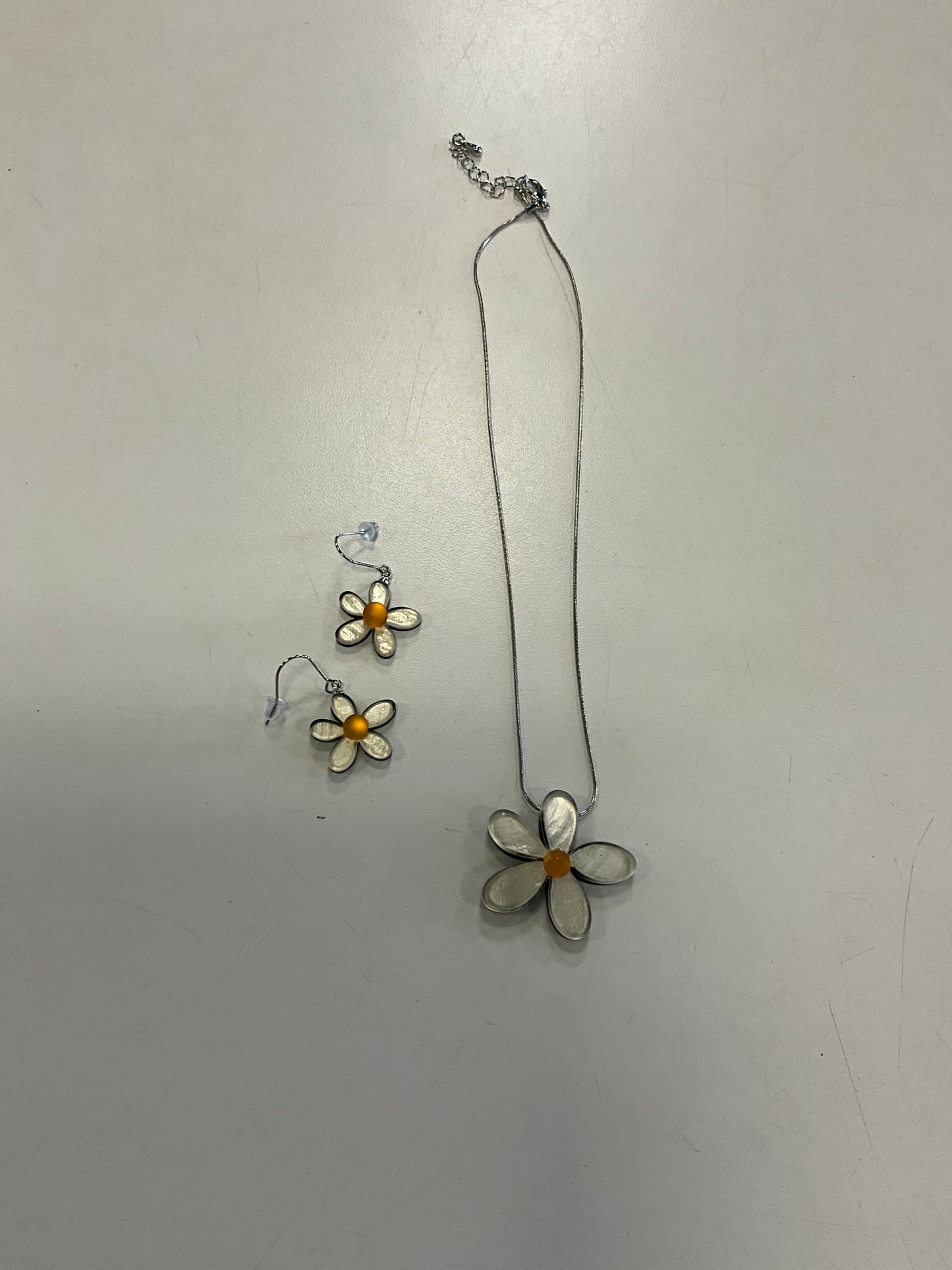 Nicole 43 WHT Necklace & Earring Set - Elise Accessories