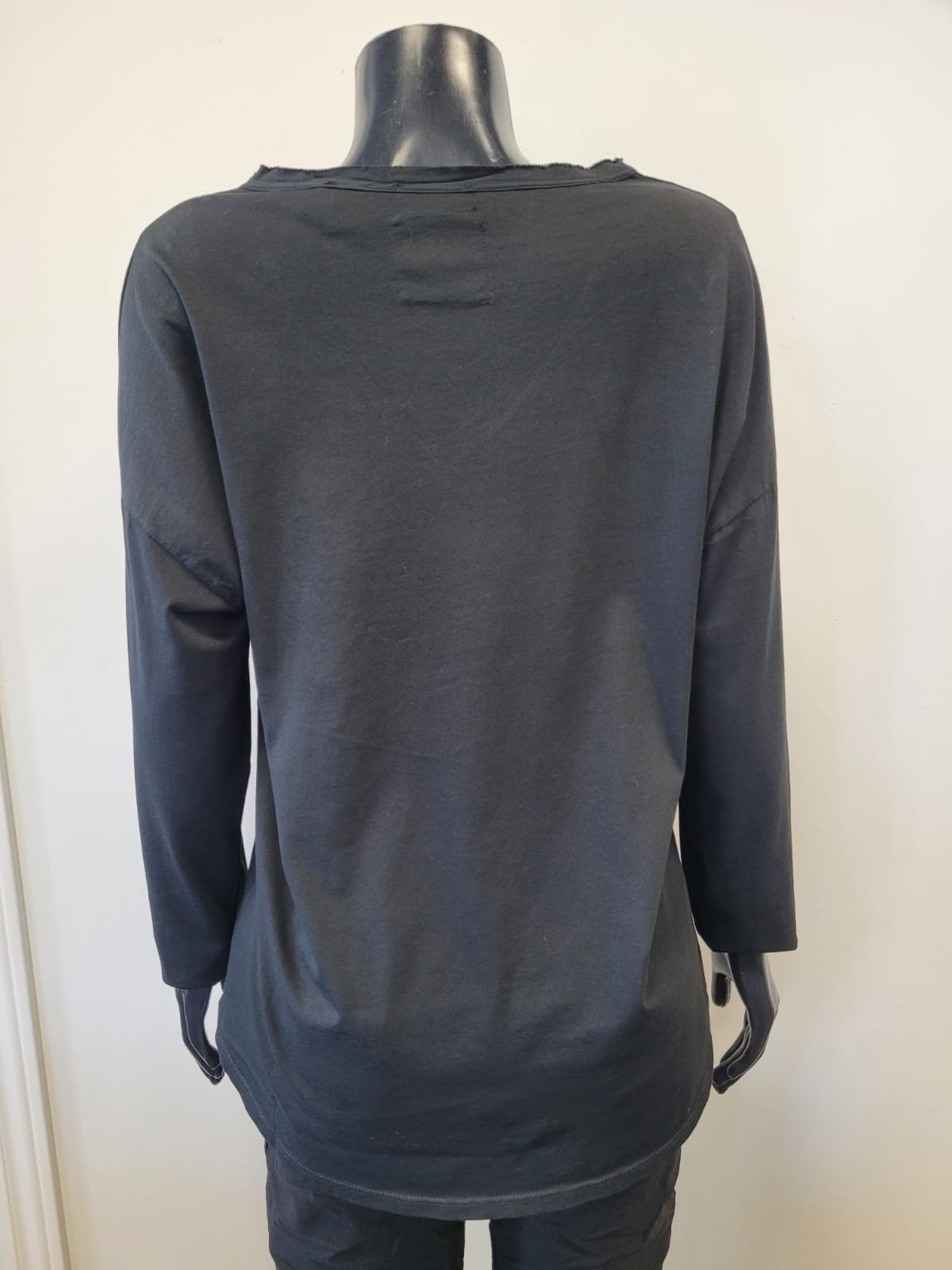 V-Neck Long sleeve Shirt -eternelle