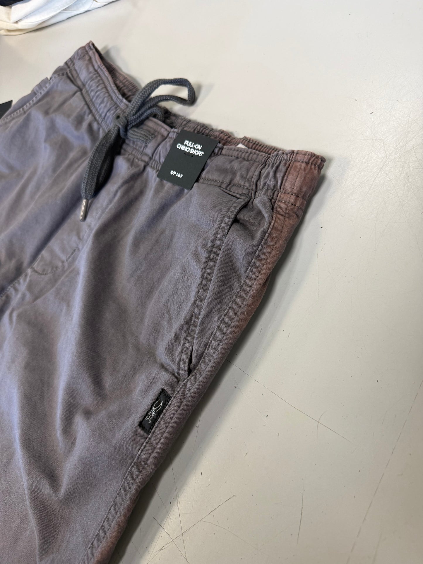 PULL-ON CHINO SHORT DARK GREY Silver Jeans Co. Style M52155CBT639