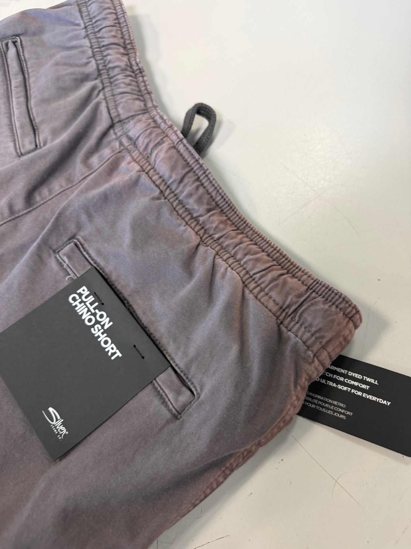 PULL-ON CHINO SHORT DARK GREY Silver Jeans Co. Style M52155CBT639