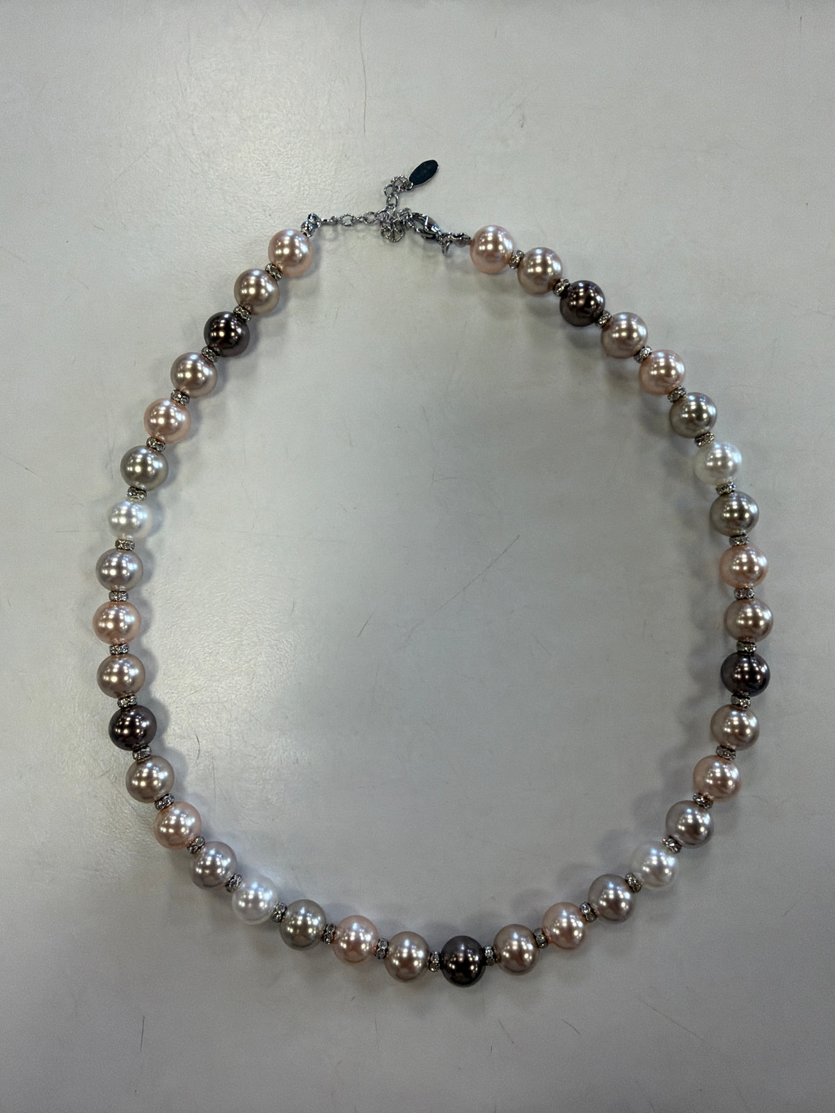 The Elise accessories Pearl 5 Necklace features multicolored pearls in shades of white, pink, and dark grey, separated by small silver-toned spacer beads.