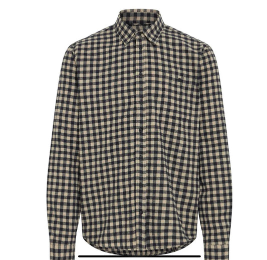 The BHAUGO Shirt Check by BLEND is a long-sleeve button-up with a black and beige check pattern, collar, and single chest pocket, made from a polyester-cotton blend. Displayed on a plain white background.