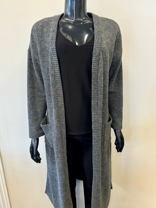 A mannequin dressed in Bali Corp's "Cardigan Grey Winter - Bali 7704" over a black top and black pants. The ribbed cardigan, made in Canada, features two front pockets and is displayed against a plain, light-colored background.