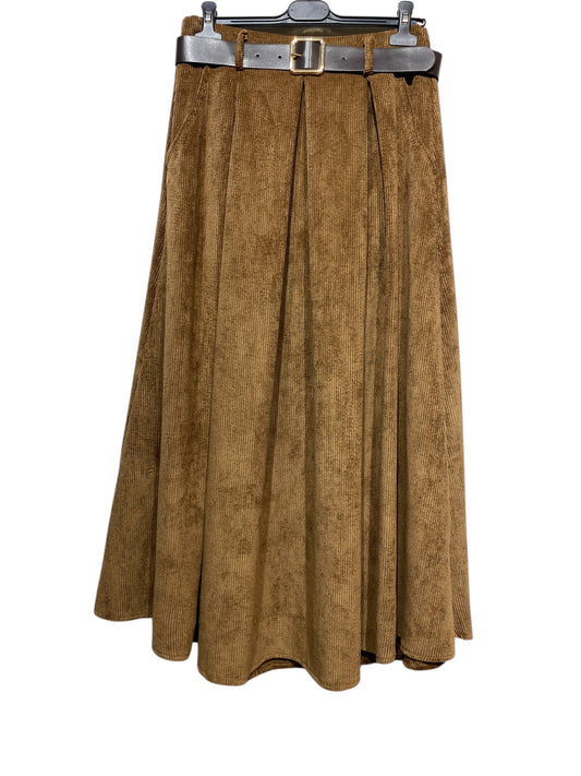 91208B FLARED VELVET SKIRT WITH BUCKLE BELT in camel by LINEN & COTTON HOUSE is a pleated midi skirt, reminiscent of a classic style, featuring a wide black belt with a gold buckle. It is displayed hanging on a hanger against a white background.